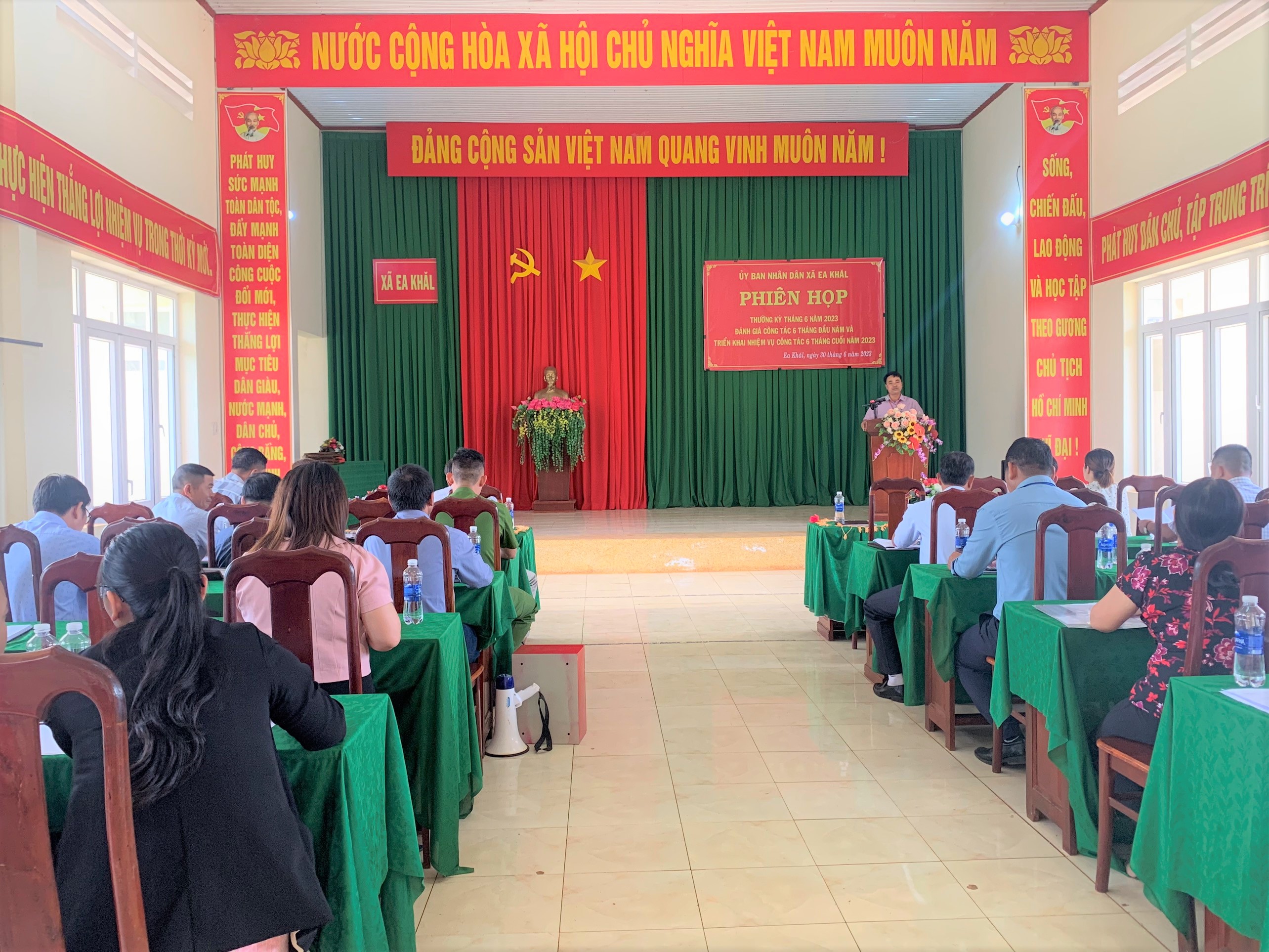 UBND xã Ea Khăl: Phiên họp thường kỳ tháng 6, đánh giá nhiệm vụ công tác 06 tháng đầu năm và triển khai nhiệm vụ 06 tháng cuối năm 2023